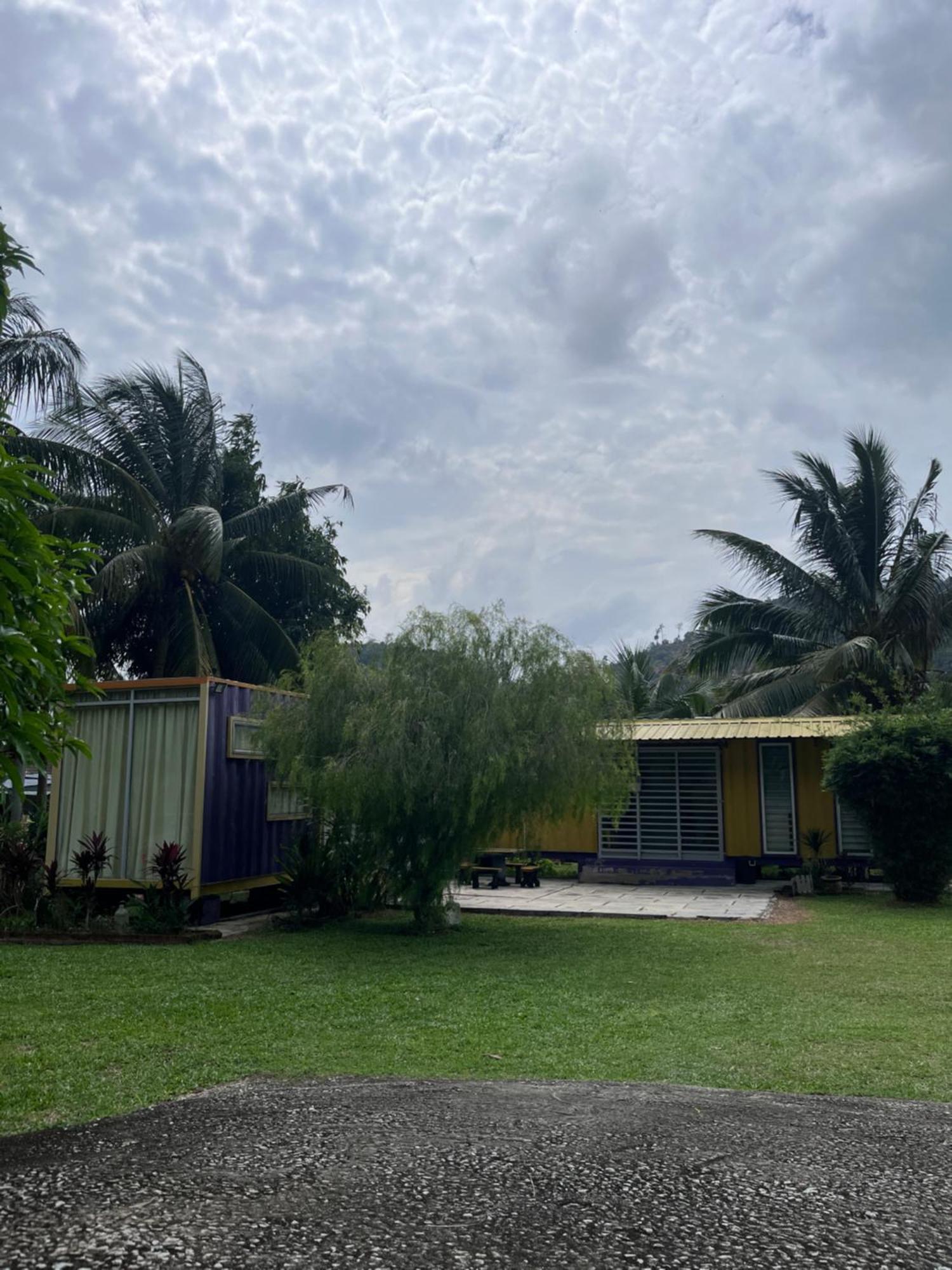 Purple Cube At Lumut Cube Homestay Kontena Екстериор снимка