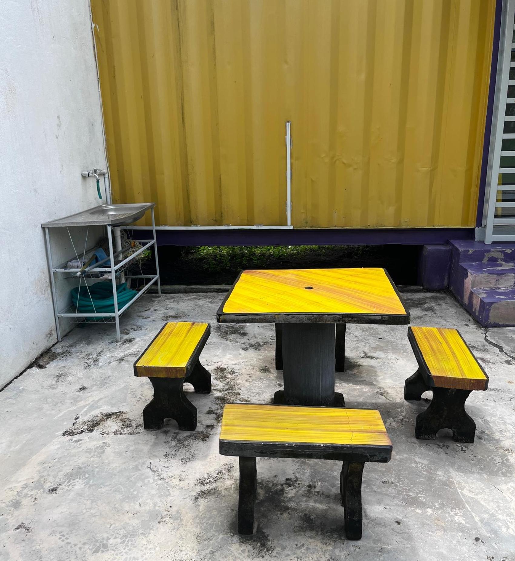 Purple Cube At Lumut Cube Homestay Kontena Екстериор снимка