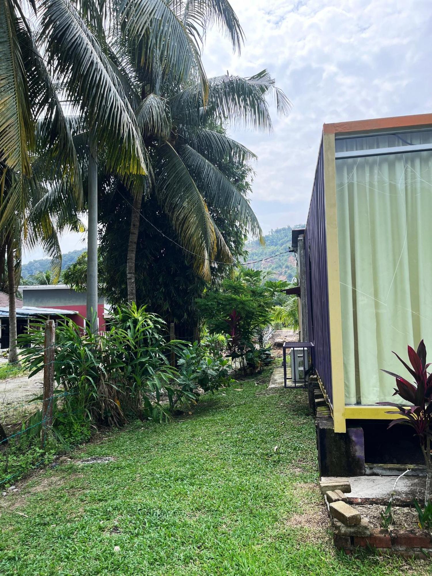 Purple Cube At Lumut Cube Homestay Kontena Екстериор снимка