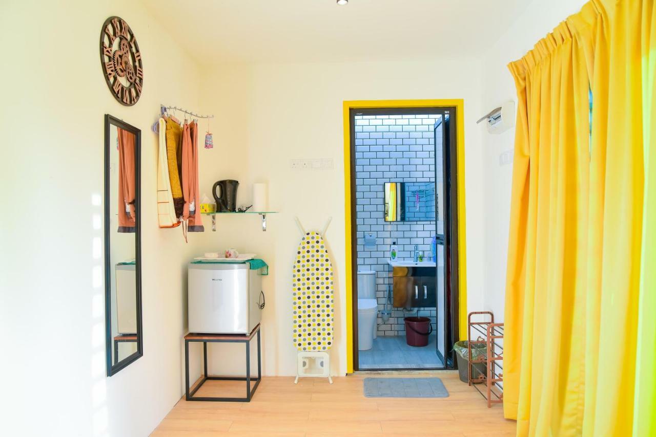 Purple Cube At Lumut Cube Homestay Kontena Екстериор снимка