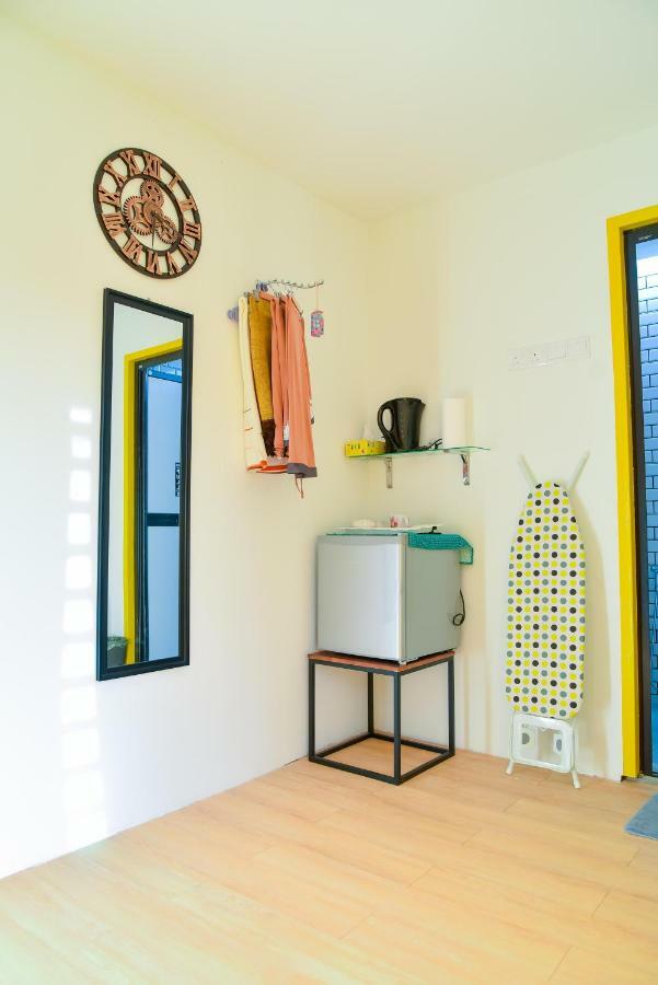 Purple Cube At Lumut Cube Homestay Kontena Екстериор снимка
