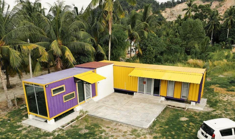 Purple Cube At Lumut Cube Homestay Kontena Екстериор снимка